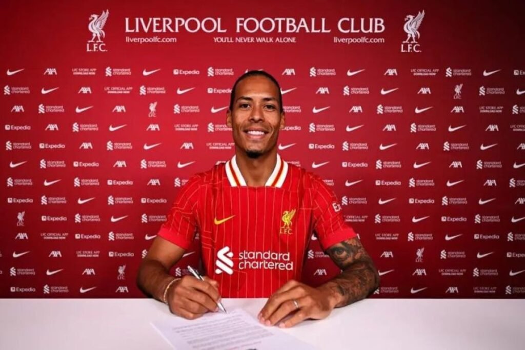 Virgil van Dijk perpanjang kontrak Liverpool hingga 2027
