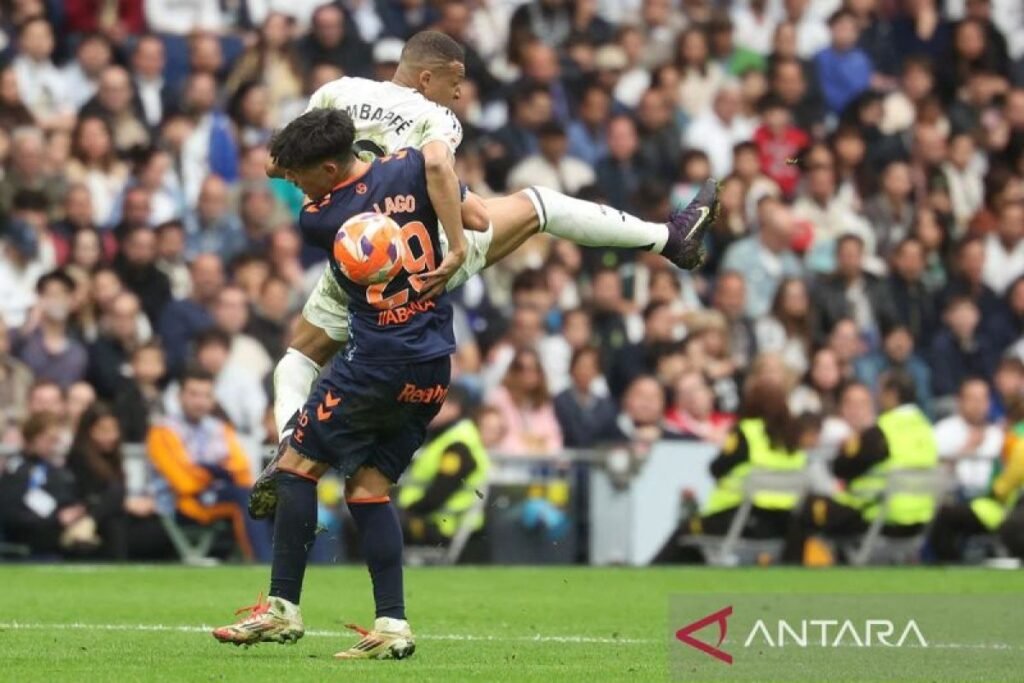 Atasi perlawanan Celta Vigo 3-2, Real Madrid terus bayangi Barcelona