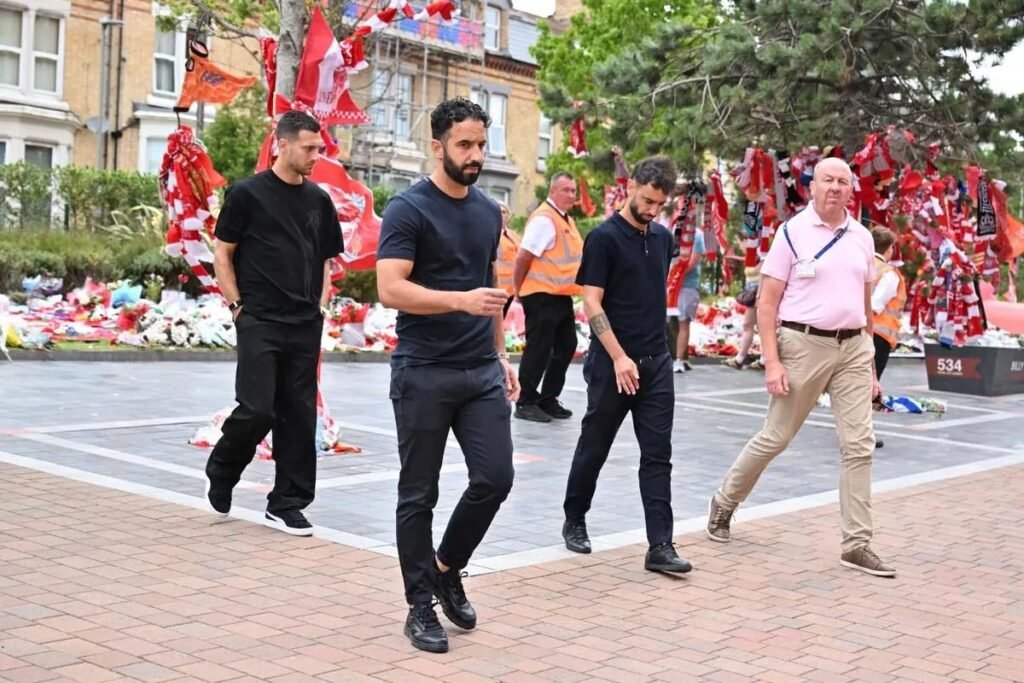 Manchester United berikan penghormatan untuk Diogo Jota pada Anfield