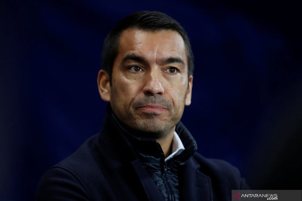 Van Bronckhorst bergabung dengan Liverpool sebagai asisten Arne Slot