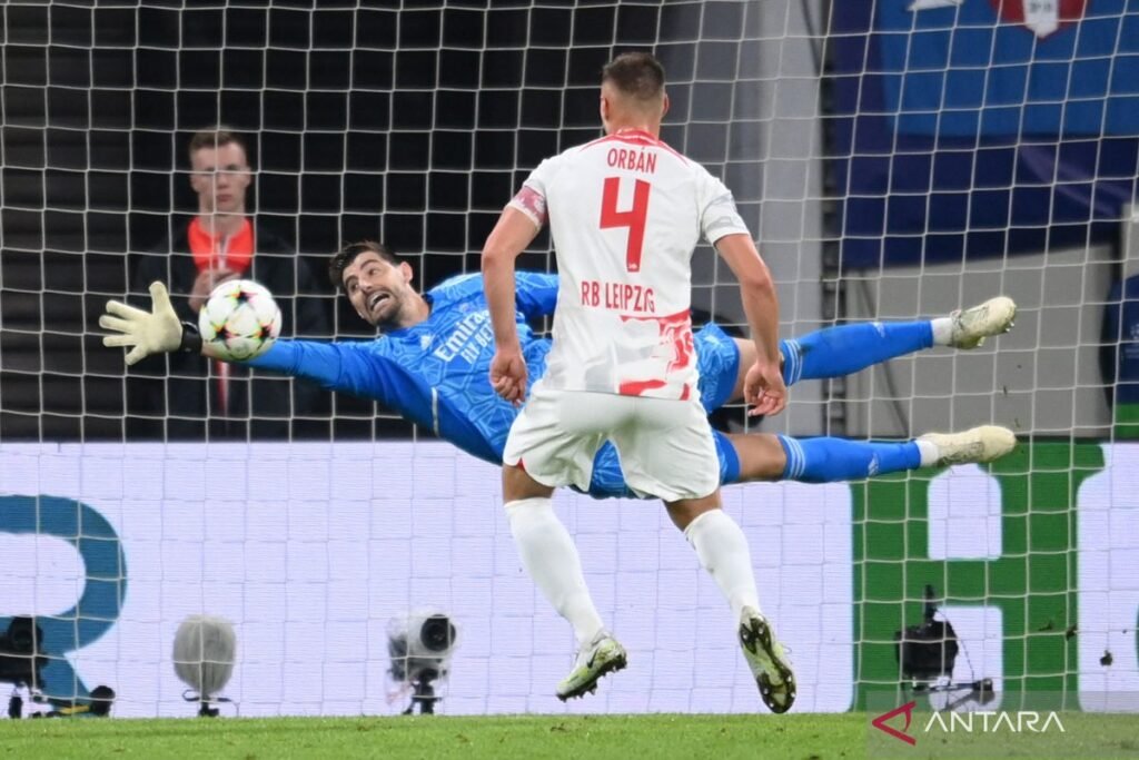 Courtois: Trent Alexander-Arnold mimpi buruk bagi kiper