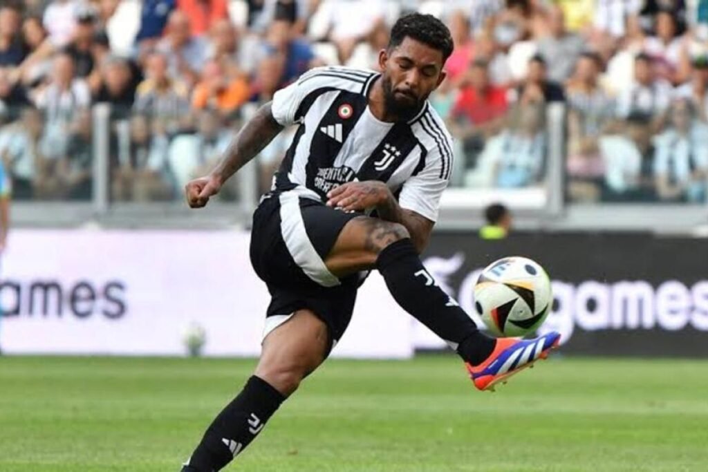 Nottingham kemudian Juventus dikabarkan sepakati pemindahan Douglas Luiz