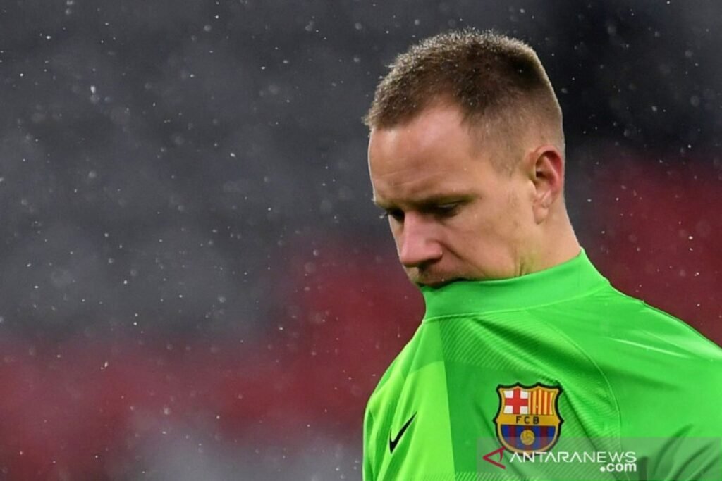 Ter Stegen jalani operasi punggung, tetap memperlihatkan memperlihatkan berikrar terhadap Barcelona