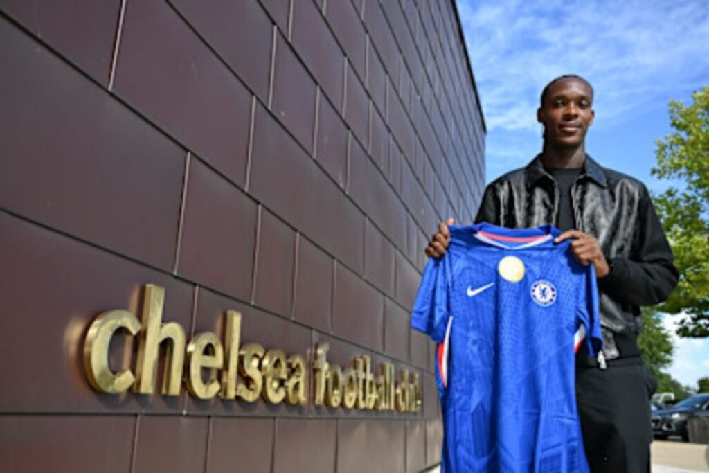 Chelsea resmi rekrut striker muda Emanuel Emegha dari Strasbourg