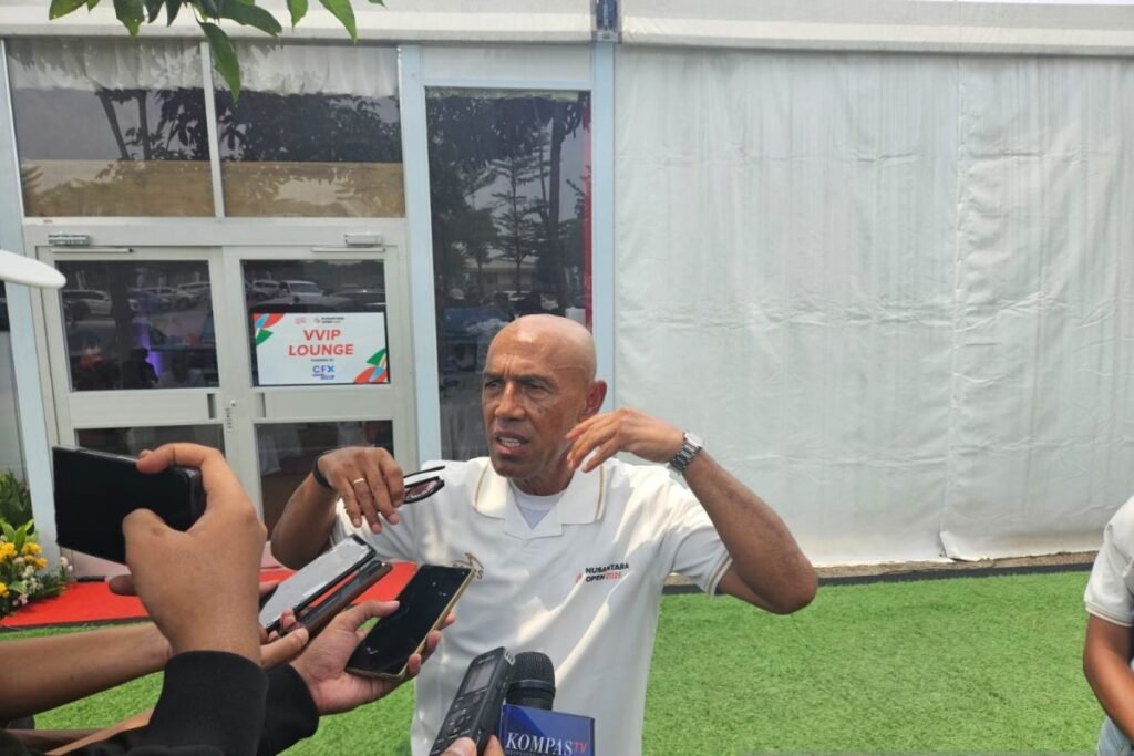 Simon Tahamata kritik tindakan mainkan laga timnas di area area luar DKI Ibukota