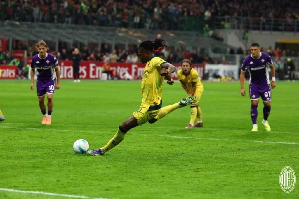 Dua gol Rafael Leao bawa AC Milan kalahkan Fiorentina 2-1