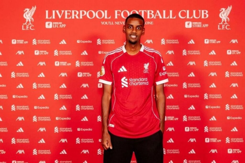 Arne Slot sebut ada prospek Alexander Isak debut berjuang menghadapi Atletico