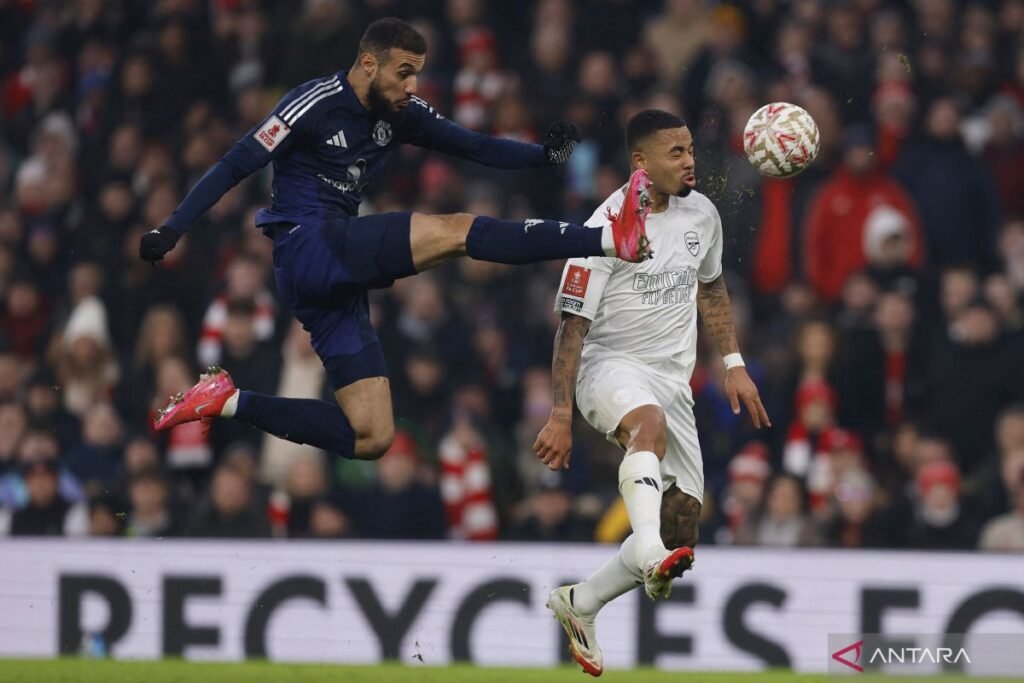 Noussair Mazraoui nyenyak isi dua sikap pada skuad MU