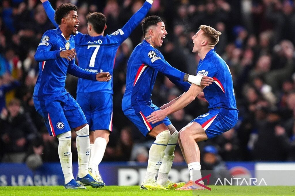 Chelsea menang telak 3-0 bertarung dengan 10 pemain Barcelona