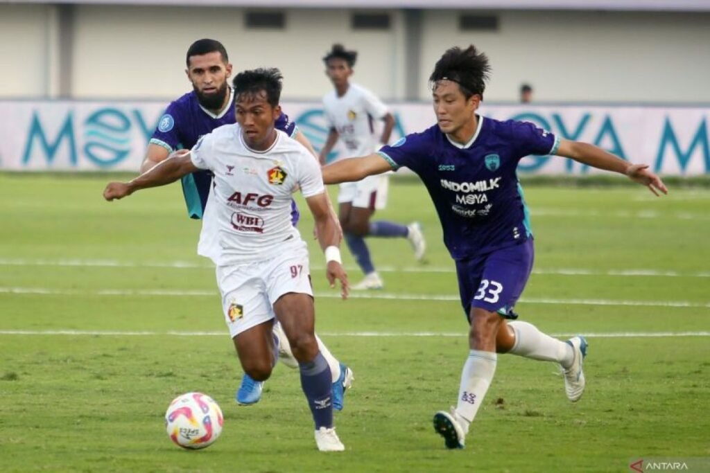 Hokky Caraka cetak gol salto, Persita tekuk Persik 3-0