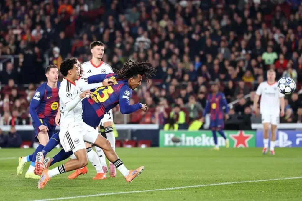 Brace Jules Kounde bantu Barcelona comeback 2-1 berhadapan dengan Frankfurt