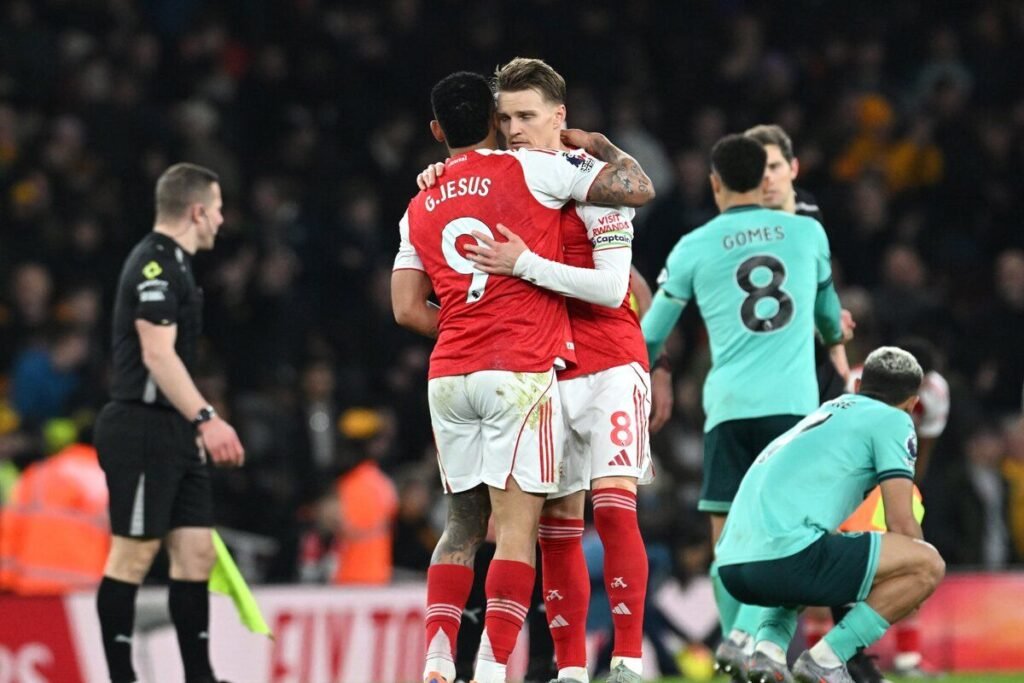 Diwarnai dua gol bunuh diri, Arsenal menang dramatis 2-1 berperang melawan Wolves