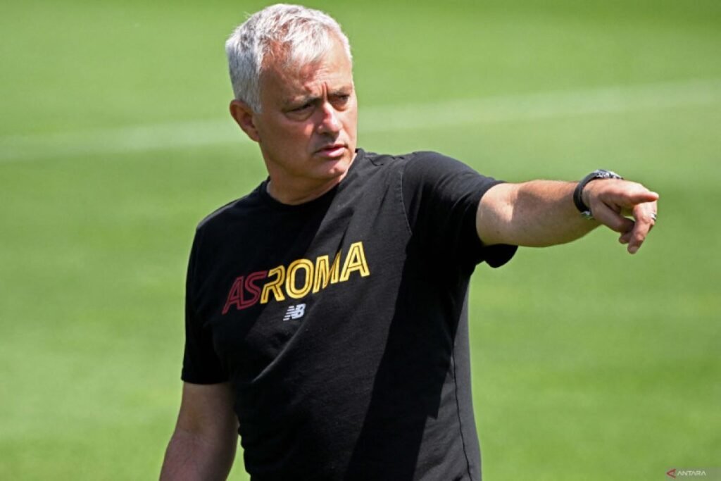 Jose Mourinho tutup kemungkinan kembali latih Real Madrid