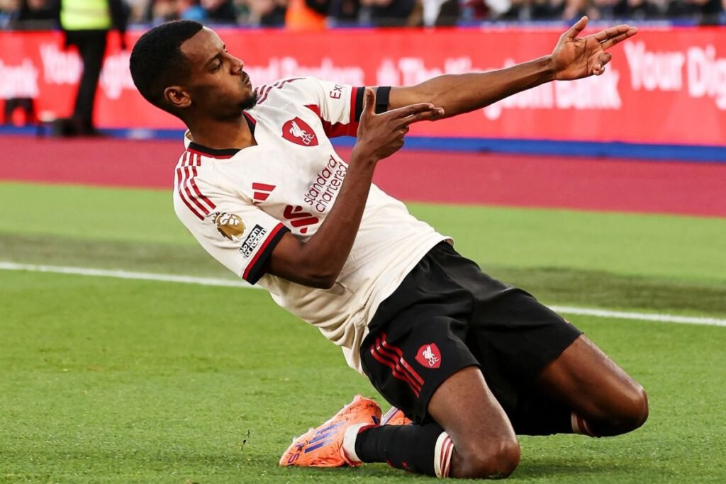 Alexander Isak menderita cedera parah dalam di pergelangan kaki