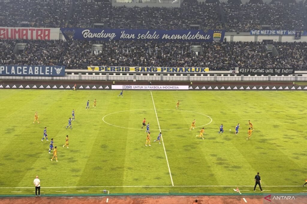 Dua gol Ramon Tanque amankan kemenangan Persib berjuang melawan Bhayangkara FC