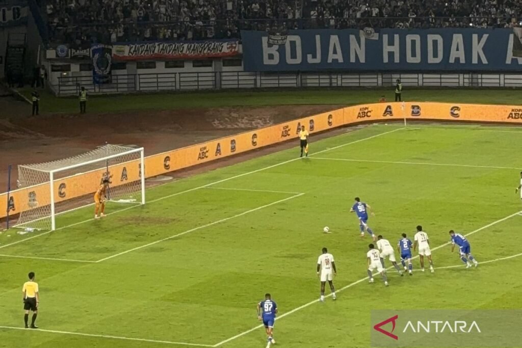 Persib Bandung naik ke puncak klasemen usai tekuk PSM Makassar satu-nol