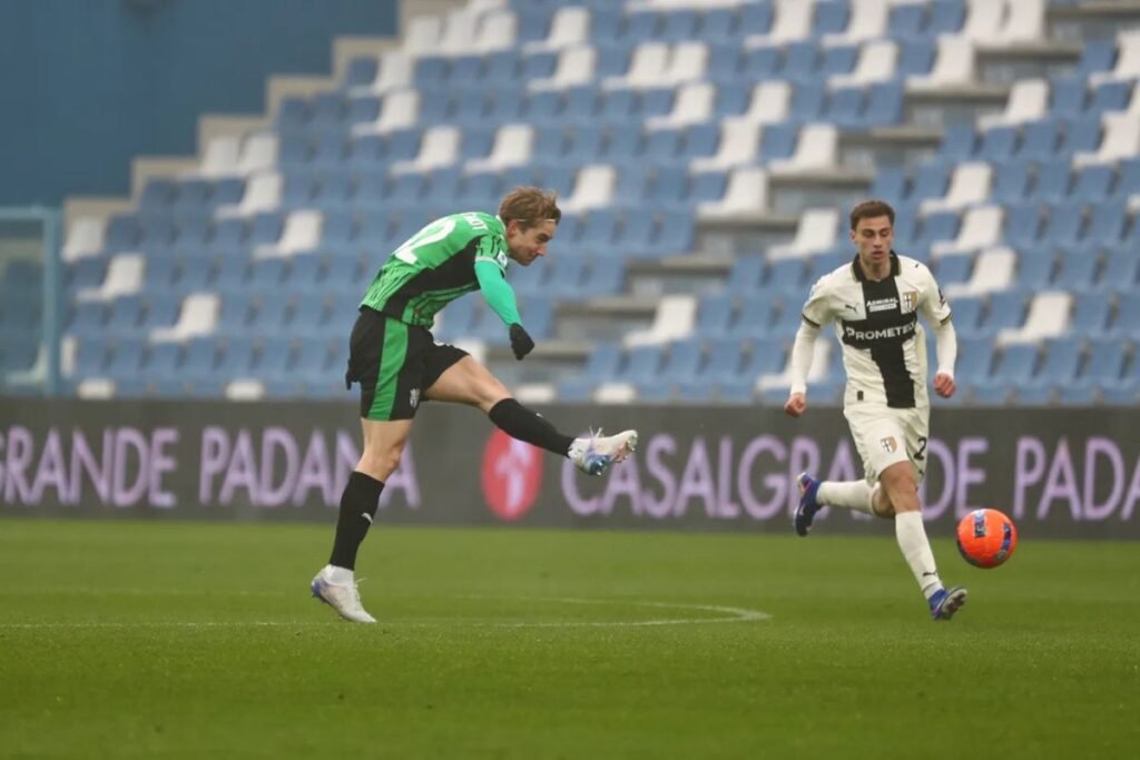 Jay Idzes tampil penuh pada waktu Sassuolo main imbang 1-1 lawan Parma