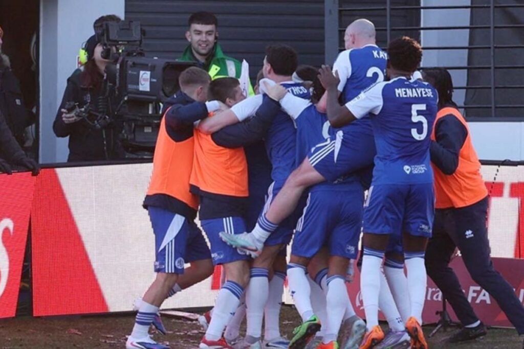 Juara bertahan Crystal Palace tersingkir dari kelompok non-liga di pada Piala FA