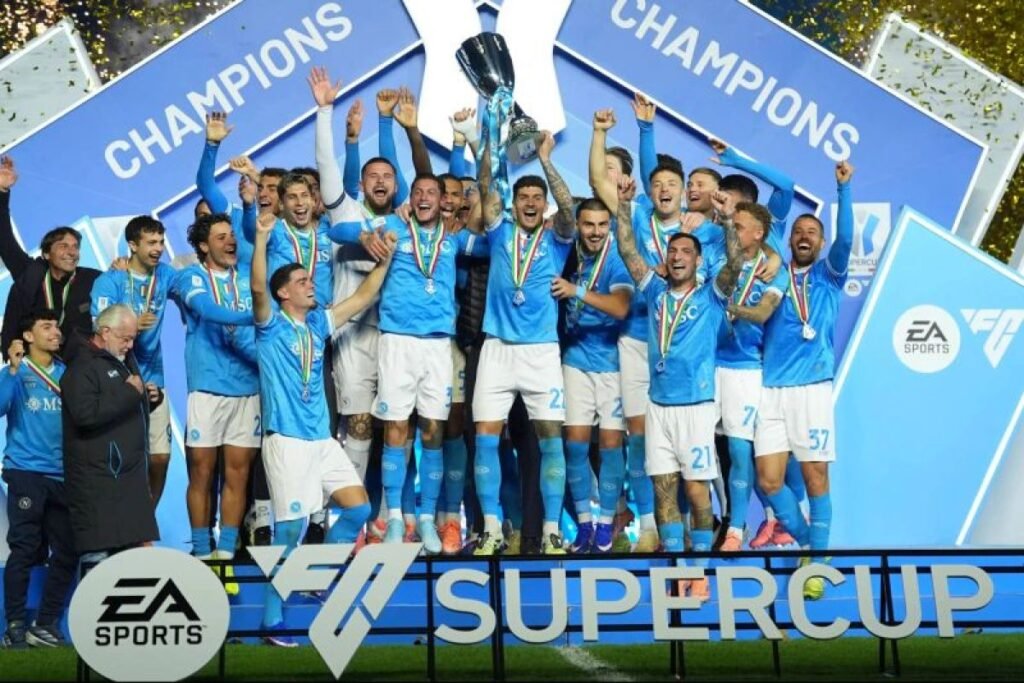 klub squad Napoli juara Piala Super Italia setelahnya bekap Bologna 2-0