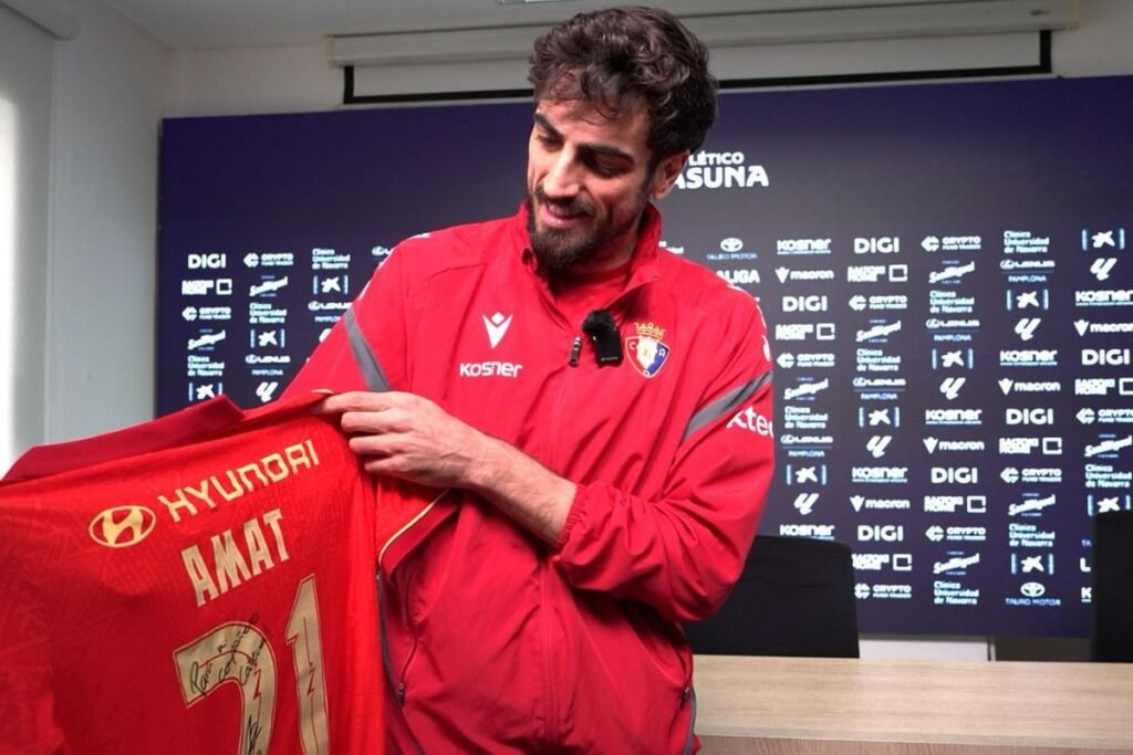 Jordi Amat beri jersi Persija untuk mantan rekan setimnya ke Vallecano