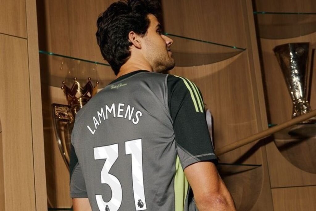 Senne Lammens: Sejak Carrick datang, MU bertahan dengan sangat baik