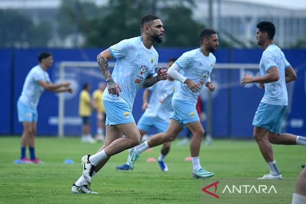 Layvin Kurzawa jalani latihan perdana bersatu Persib Bandung